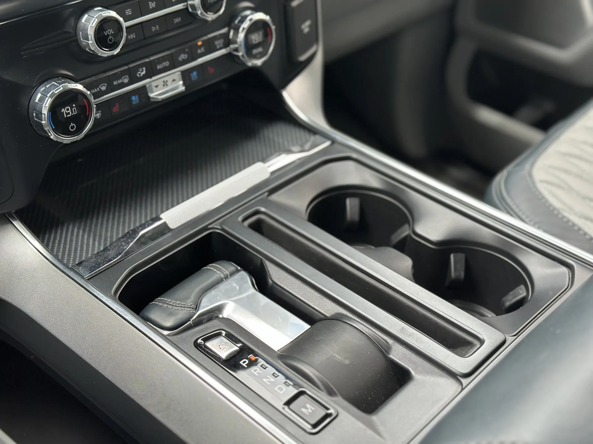 Ford Lobo 3.5 Doble Cabina Plinum Limited At - Imagen 17